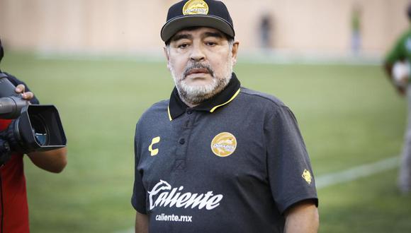 Diego Maradona ha sido sancionado por "incitar al público en contra de los Oficiales del partido" entre Dorados y Zacatecas, por la ida de los cuartos de final del Ascenso de México. (Foto: EFE)