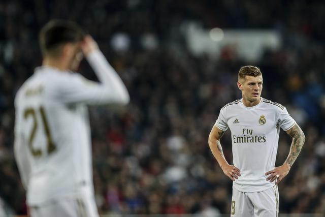 Los jugadores del Real Madrid reaccionaron así tras quedar eliminados de la Copa del Rey. (AP Photo/Manu Fernandez)