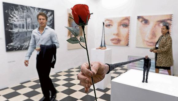 Una rosa para Art Lima. En el espacio de la galer&iacute;a Alfredo Ginocchio destacan las esculturas del artista argentino Gerardo Feldstein (Foto: Alessandro Currarino)