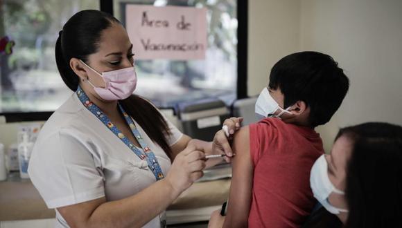 La próxima semana arranca en el Perú la vacunación contra el COVID-19 a los más pequeños. | EFE/Jeffrey Arguedas