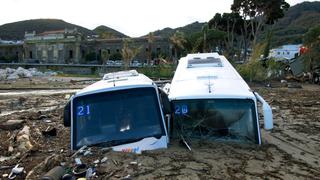 Tragedia en Italia: hallan el cadáver de una niña desaparecida en el deslizamiento de tierra en Ischia