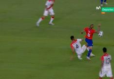 Perú vs. Chile: Santamaría cometió durísima falta en contra de Arturo Vidal | VIDEO