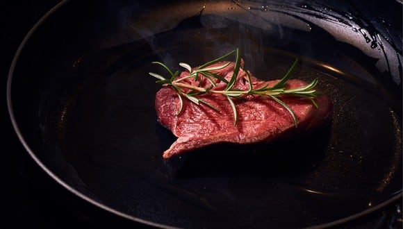 Conoce los errores comunes que se cometen al momento de cocinar la carne roja. (Foto: Pixabay/ Felix Wolf).