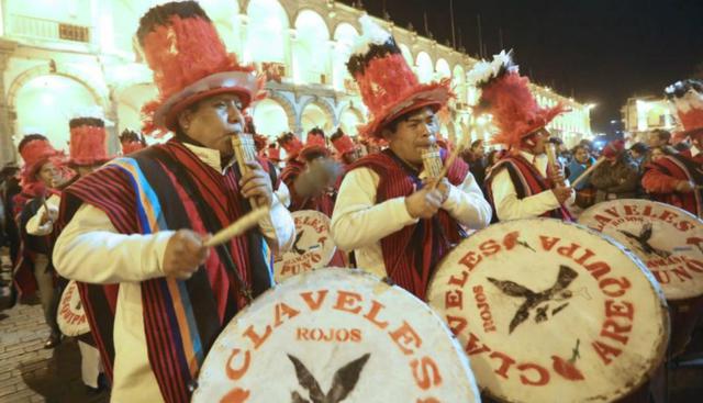 El lunes 14 de agosto tienes que estar en el puente San Martín desde las 7 p.m. Y es que comenzará la fiesta: La serenata a Arequipa.   Foto: Andina.