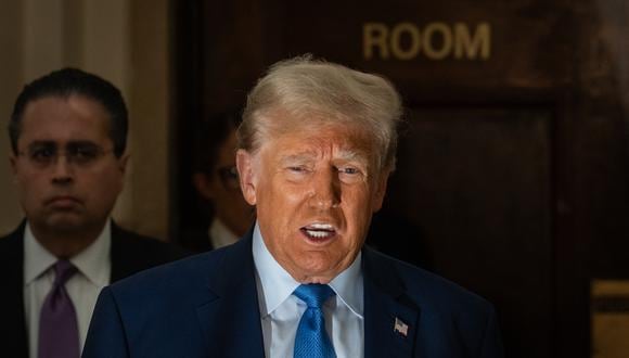 El expresidente estadounidense Donald Trump llega a su juicio por fraude civil en la Corte Suprema del Estado de Nueva York el 6 de noviembre de 2023. (Foto de Adam GRAY / AFP)