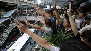 El pueblo de Tailandia protesta como en 'The Hunger Games'