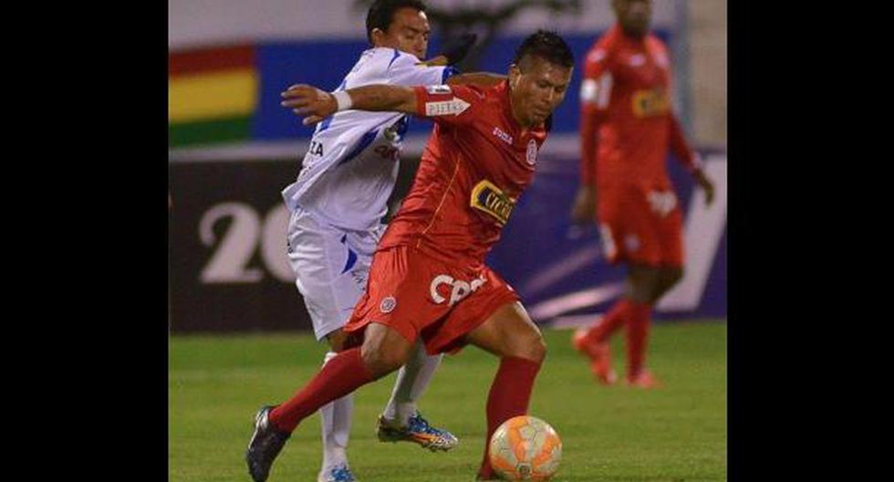 Alfredo Rojas calienta el partido con Alianza Lima. (Foto: Juan Aurich)