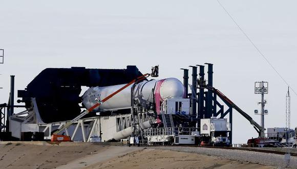 Así se prepara SpaceX para el lanzamiento del cohete. (Foto: AP)