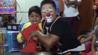 Payaso y su cruel broma de "cortar" la mano a niño en fiesta de cumpleaños desata polémica | VIDEO