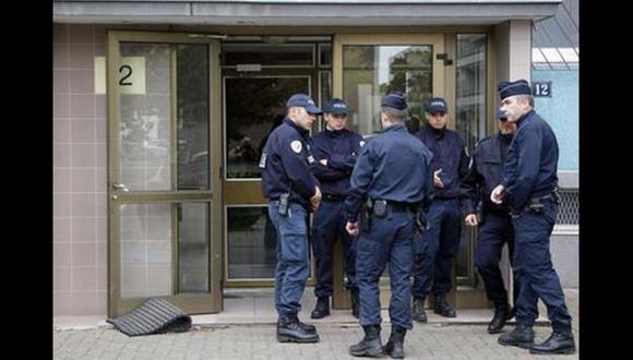 Francia: Un hombre atacó una comisaria en nombre de "Alá"