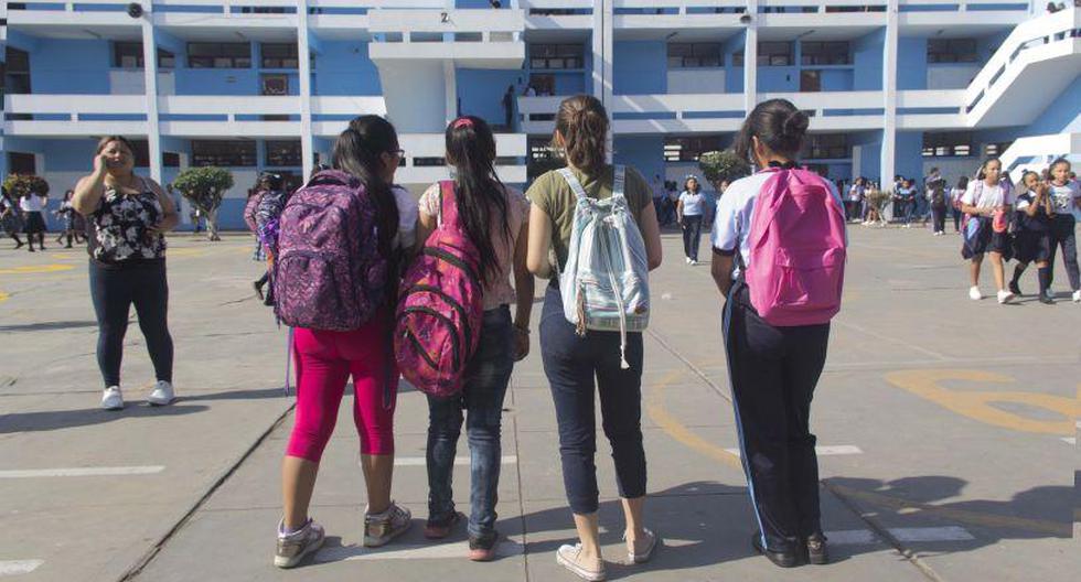 Más de un millar de alumnas llegaron a la Institución Educativa Emblemática General Prado en el primer día de clases. (Foto: Difusión)