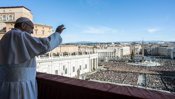 El papa Francisco entregó su tradicional bendición del día de Navidad desde el balcón central de la Basílica de San Pedro en el Vaticano. (Foto: EFE).