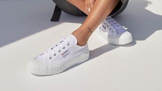 Zapatillas blancas, las favoritas del 2022: estos fueron los modelos más vendidos del año | FOTOS