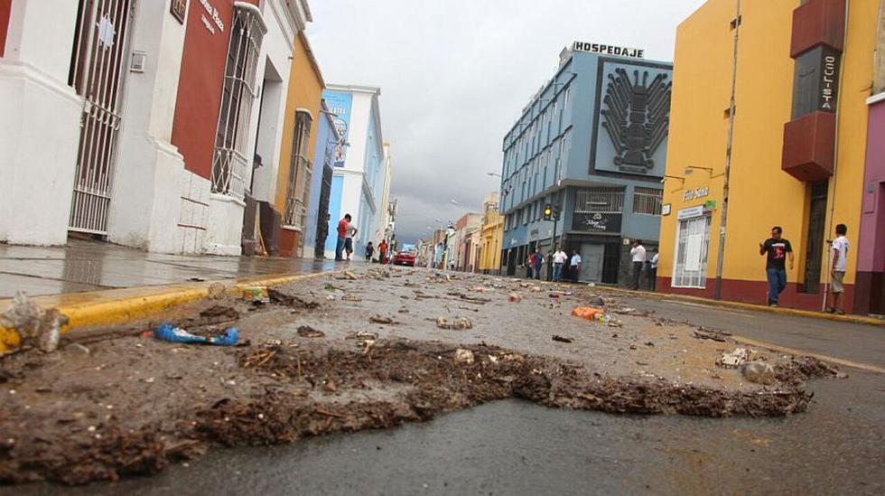 El desborde de la quebrada San Ildefonso se registr&oacute; a las 4 p.m. (Foto: Johhny Aurazo/ El Comercio)