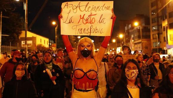 Manifestantes participan en una marcha organizada por la Red Comunitaria Trans este viernes en Bogotá (Colombia). (EFE/ Mauricio Dueñas Castañeda).