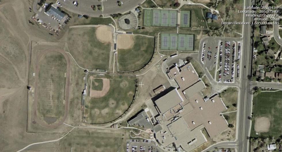 Vista aérea de la escuela de Columbine, donde sucedió la masacre de 1999. (Foto: USGS)