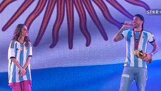 De Paul apareció en show de Tini con la Copa del Mundo: fue homenajeado y hasta cantó | VIDEO