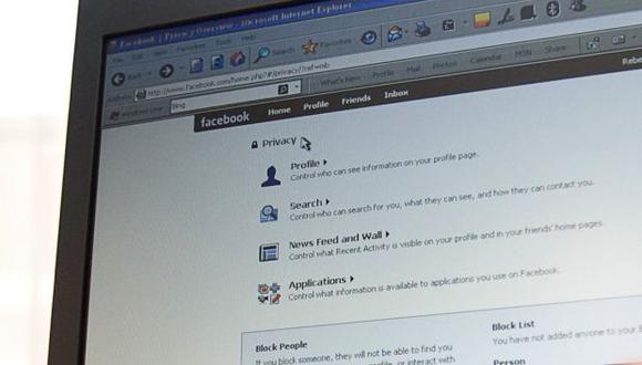 Facebook permite recuperar tu cuenta con ayuda de tus amigos.
(Foto: AP)