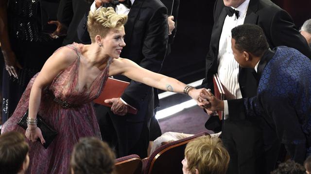 Oscar: la bella Scarlett Johansson pasó por la alfombra roja - 7