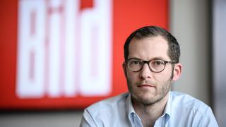 Despiden al director de Bild por su “comportamiento incorrecto” con otra periodista del medio más leído de Alemania