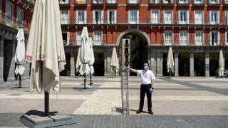 España registra repunte de 70 muertes por coronavirus en la víspera de una mayor apertura económica