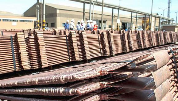 El precio del cobre se ha alejado del máximo histórico de US$ 10,747.50 por tonelada registrado en mayo. (Foto: AFP)