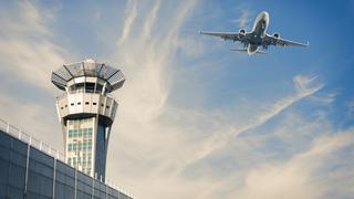 Tráfico aéreo se recupera sostenidamente tras flexibilización de restricciones por COVID-19