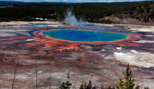 Estados Unidos: Yellowstone. Los géiseres del famoso parque norteamericano son causados por una gigantesca caldera está en ebullición debajo del manto de rocas de las montañas (Foto: La Nación)