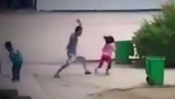 China: Hombre ataca a niños con un machete [VIDEO]