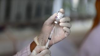 Autorizan al Minsa usar recursos para adelantar pagos para adquirir vacuna contra el COVID-19
