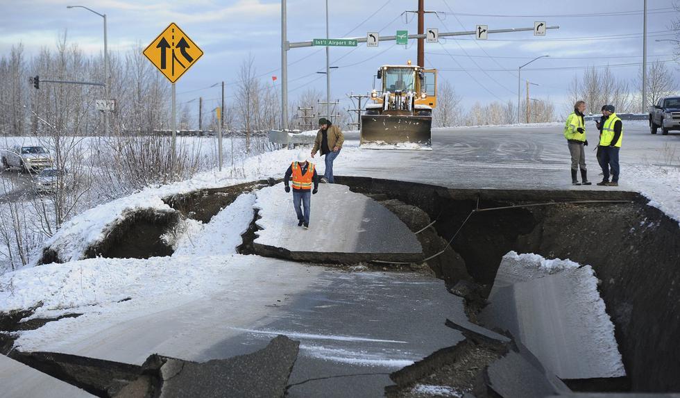 Así se abrió la tierra en Anchorage tras el fuerte terremoto en Alaska