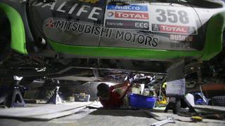 Día de descanso en el Dakar: pilotos aprovechan para reparar vehículos