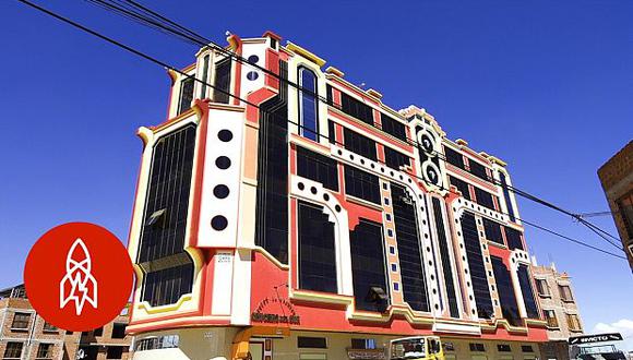 La serie de YouTube Great Big Story compartió en Facebook el legado que está dejando el arquitecto Freddy Mamani Silvestre en El Alto, Bolivia. (Foto: YouTube)