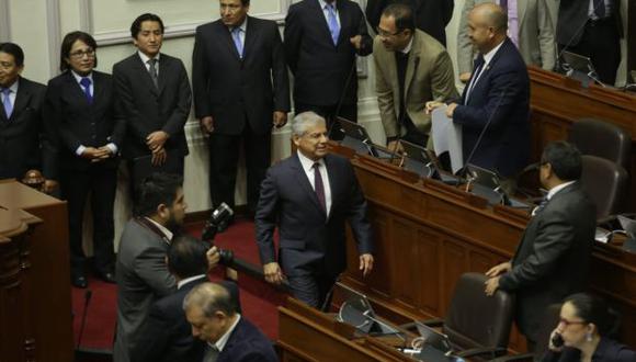 Al sustentar la cuestión de confianza, el primer ministro César Villanueva saludó la “magia de la velocidad” en el Congreso. (Foto: Anthony Niño de Guzmán / El Comercio)