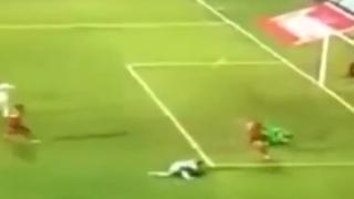 YouTube: Demba Ba anotó un 'golazo' ¡con la espalda!