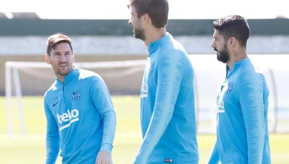 Lionel Messi recibe la bienvenida de Ernesto Valverde. (Foto: @FCBarcelona_es)