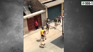 “La próxima le prendemos fuego”: vecinos de Comas golpean y desvisten a sujeto que robó celular a trabajadora
