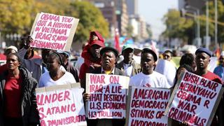Sudafricanos protestan contra Obama cerca de hospital donde está Mandela