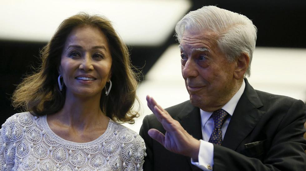 El escritor Mario Vargas Llosa y su pareja Isabel Preysler a su llegada a la cena con la que el escritor peruano y Premio Nobel de Literatura celebra su 80 cumplea&ntilde;os. (Foto: EFE)