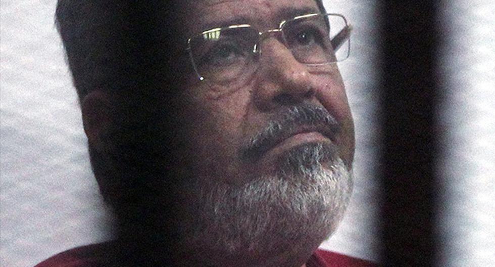 Anulan la cadena perpetua al expresidente egipcio Mohamed Mursi en caso de espionaje. (Foto: EFE)