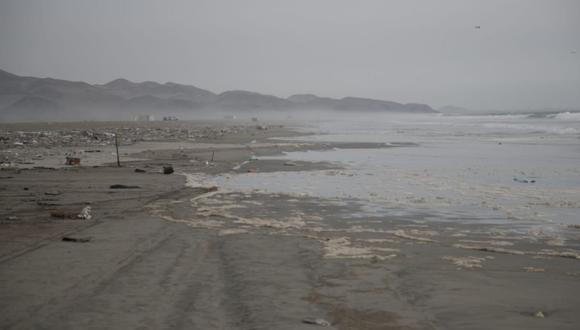 El derrame de petróleo ocurrido en la playa Cavero, en el distrito de Ventanilla, provincia constitucional del Callao, también afectó balnearios de Santa Rosa y Ancón | Foto: Renzo Salazar / @photo.gec