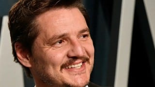 La entrevista que interrumpió Pedro Pascal en los premios Oscar 2023 por Rihanna