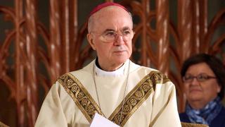 Condenan al arzobispo Carlo María Vigano por robar la herencia a su hermano