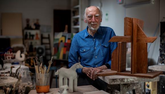 Carlos Bernasconi: “Este taller, que ya tiene 50 años, les abrió el campo a las artesanías contemporáneas”. Foto: Anthony Niño de Guzmán/ El Comercio.