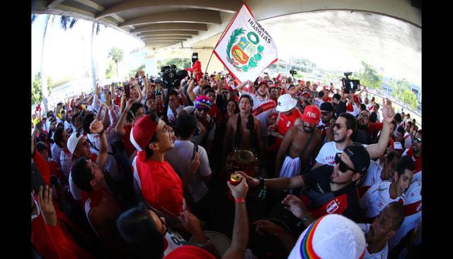 La fiesta en los exteriores del Maracaná previo a la final de la Copa América. (Foto: Daniel Apuy)