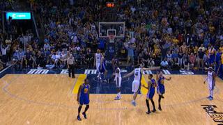 NBA: Stephen Curry y un ‘triplazo’ desde su propia cancha