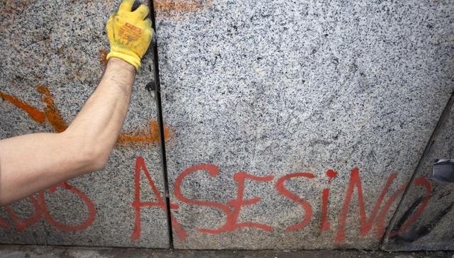 El presidente Sebastián Piñera anunció este sábado un cambio de gabinete y que levantará en breve el estado de emergencia. Un diputado recibe, entre dieta y asignaciones, 27.000 dólares mensuales y un senador 44.000 dólares. (Foto: AFP).