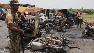 Tragedia en Pakistán: Más de 150 personas mueren por la explosión de camión cisterna