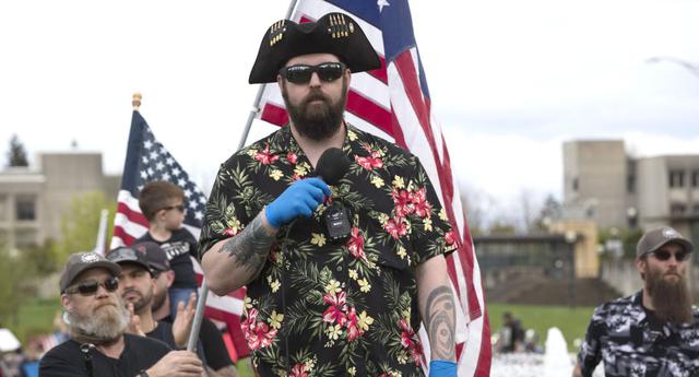 Los Boogaloo Boys son un grupo de extrema derecha que además de llevar camisas hawaianas esperan protagonizar una "segunda guerra civirl" en Estados Unidos. (Foto de archivo: AFP)
