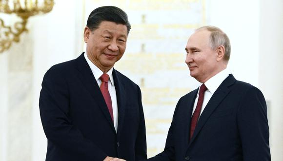 El presidente ruso, Vladimir Putin, se reúne con el presidente chino, Xi Jinping, en el Kremlin de Moscú el 21 de marzo de 2023. (Foto de Alexey MAISHEV / SPUTNIK / AFP)